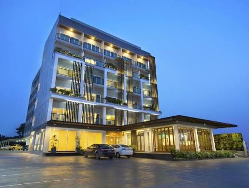 V Hotel on Chaeng Sanit Road in Ubon Ratchathani